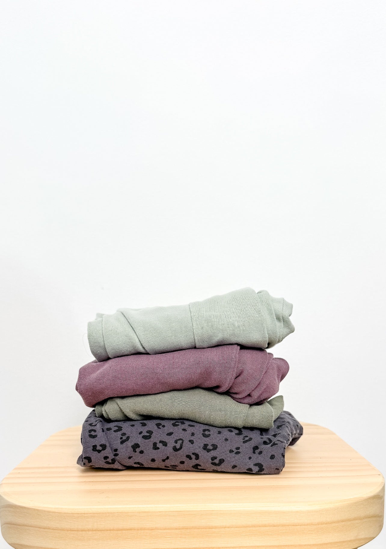 H&M 8-9 Gray, Pink, Green, Gray with Black Leopard Print
