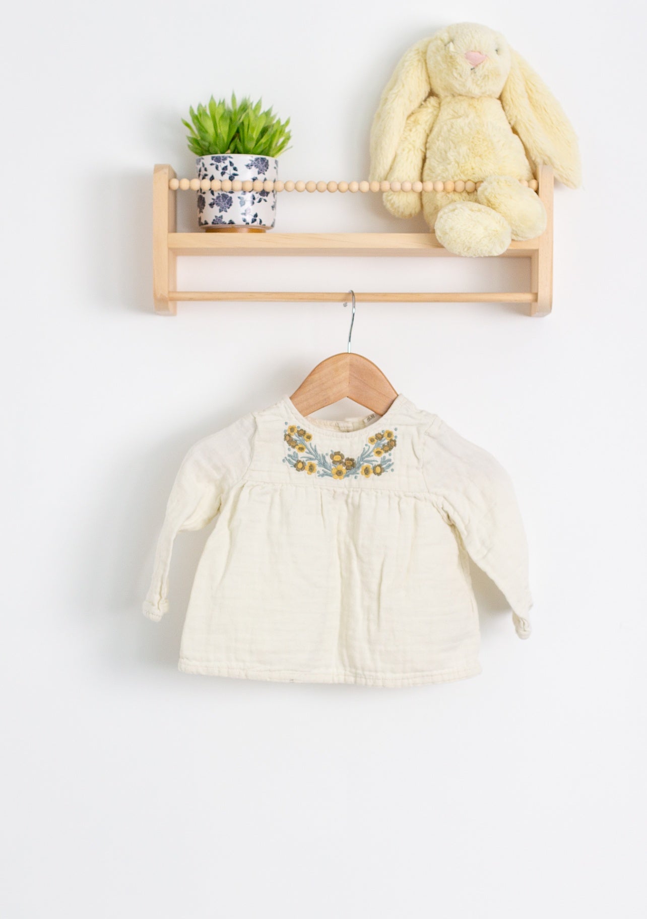 H&M 9M Cream/Beige with embroidery details linen Top