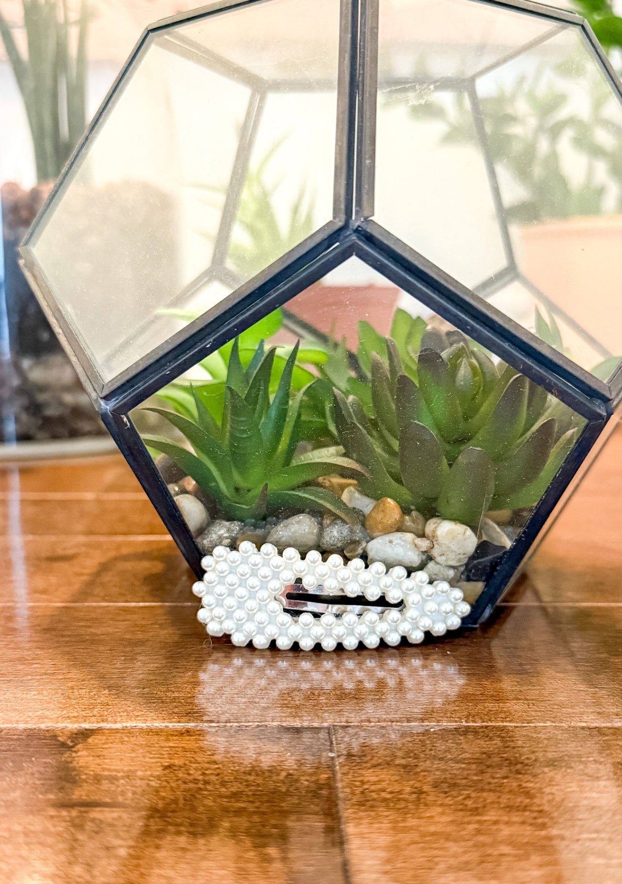 Small Shop Pearl Hair Clip