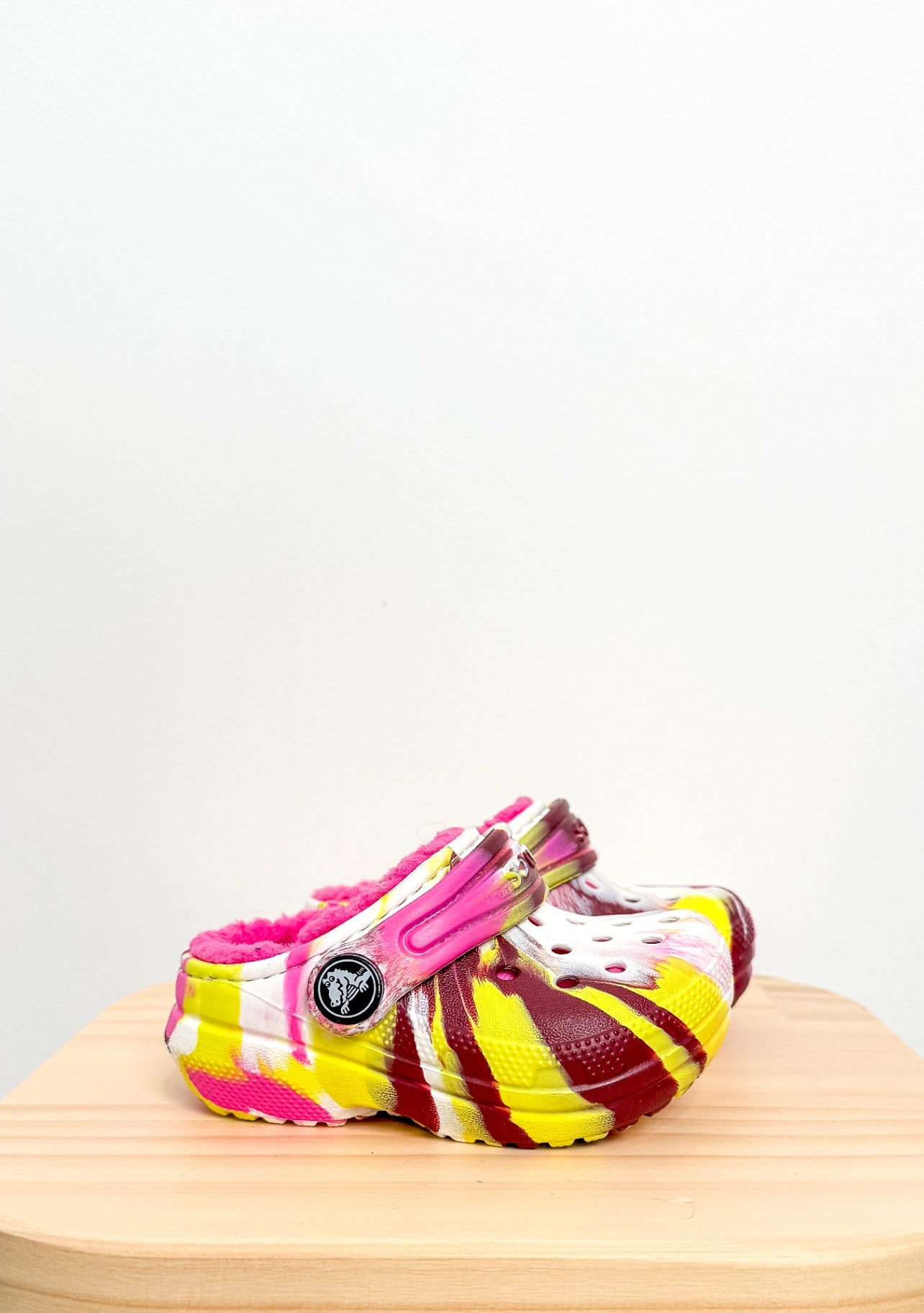 Crocs 4C Pink Tie Dye Cozy Crocs(Yellow, Pink, White, Maroon)