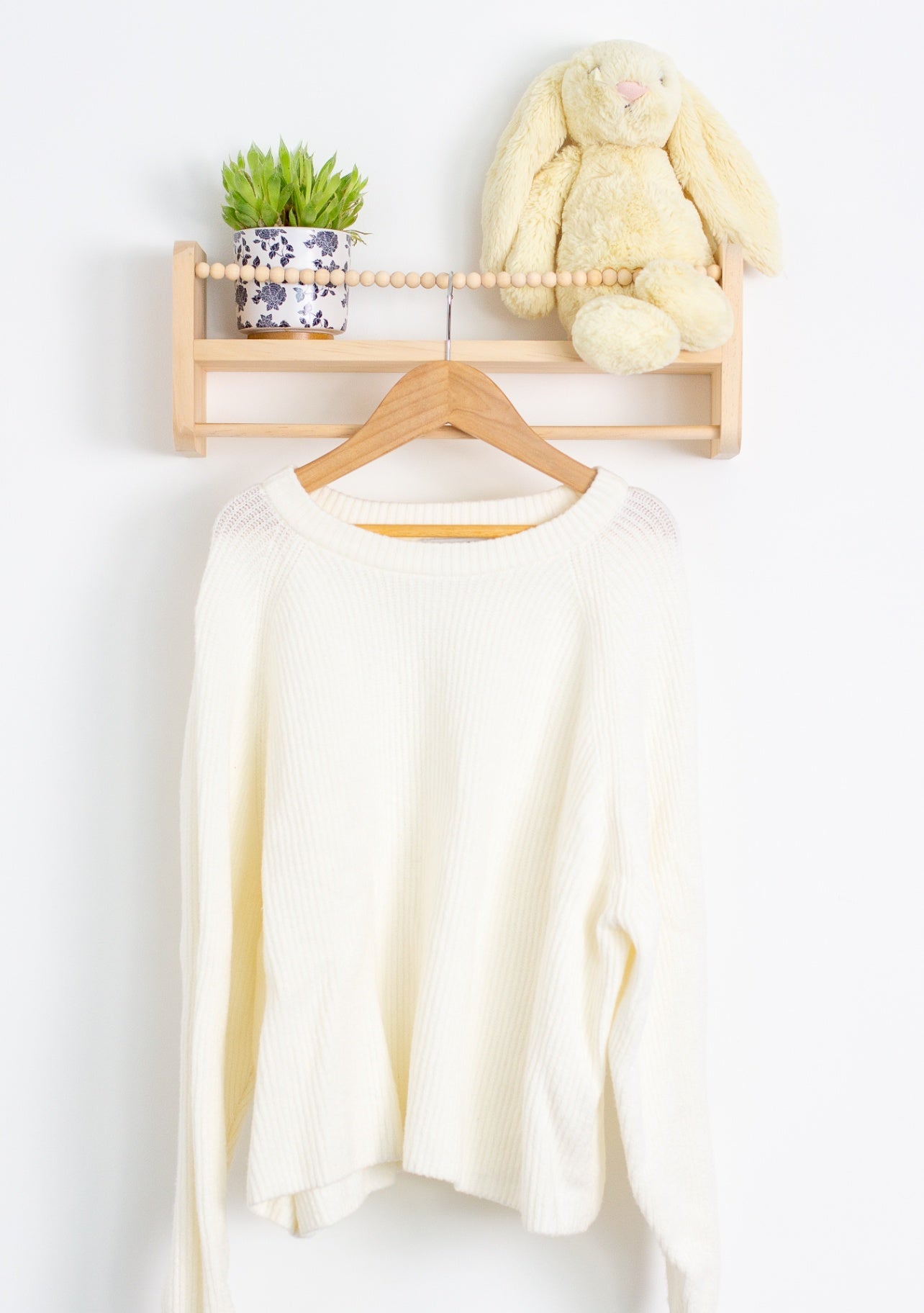 Old Navy XL Cream Pullover - Whimsy