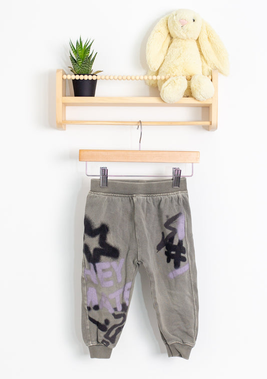 Zara Everyday 2T Gray with black and purple graffiti print