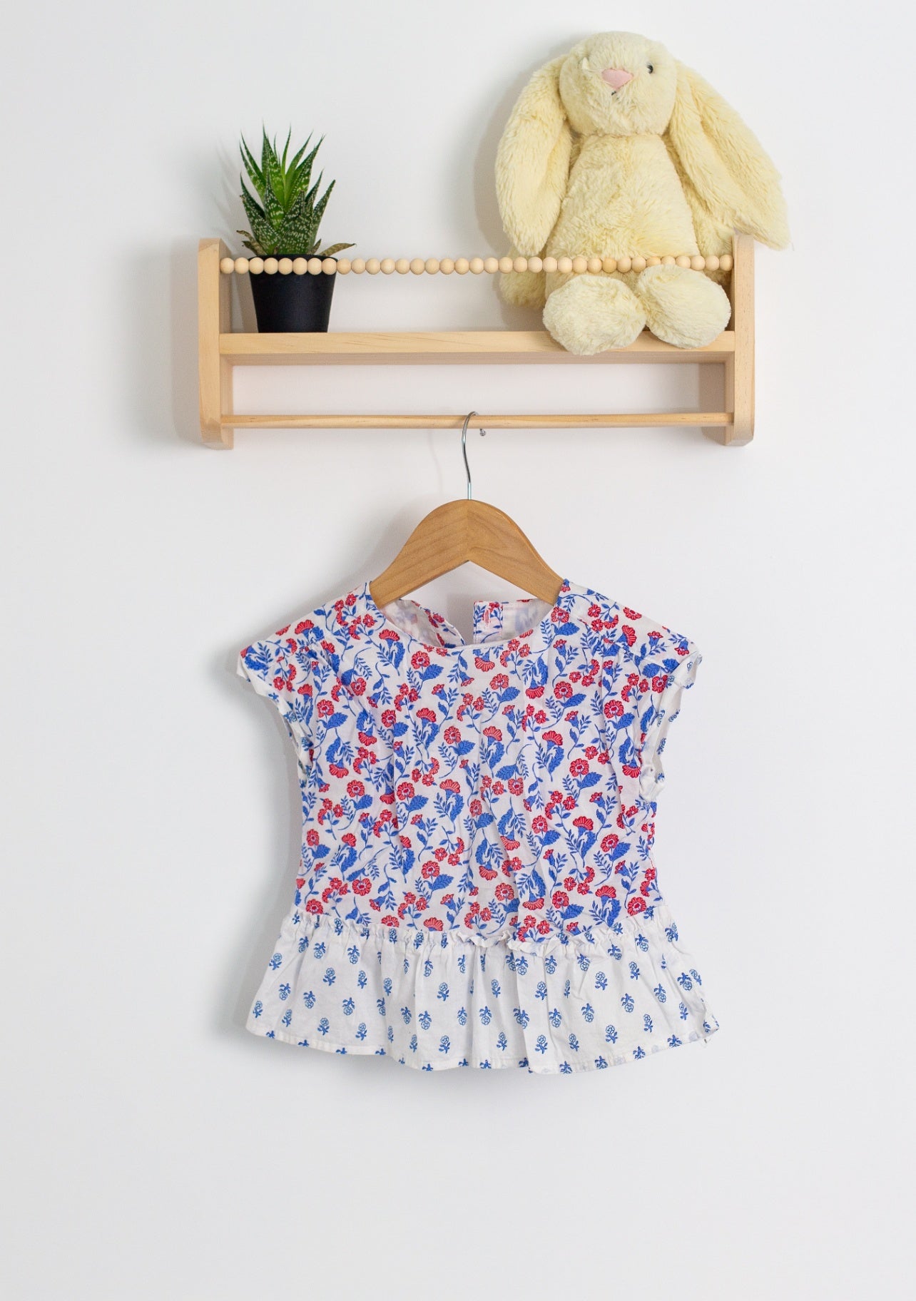 GAP 2T White with red and blue floral pattern blouse