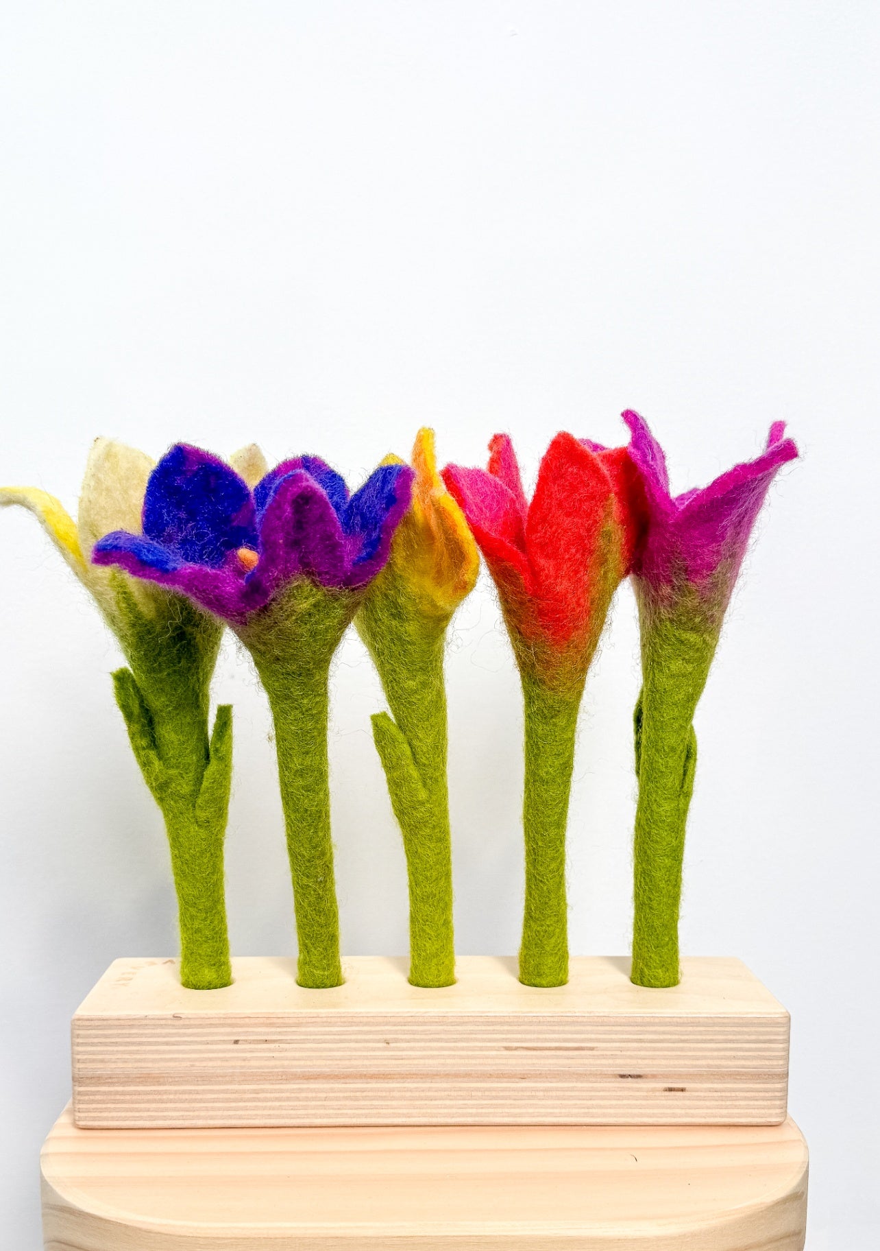 Lovevery Felt Flowers in a Row (From the Helper Play Kit 25-27M)