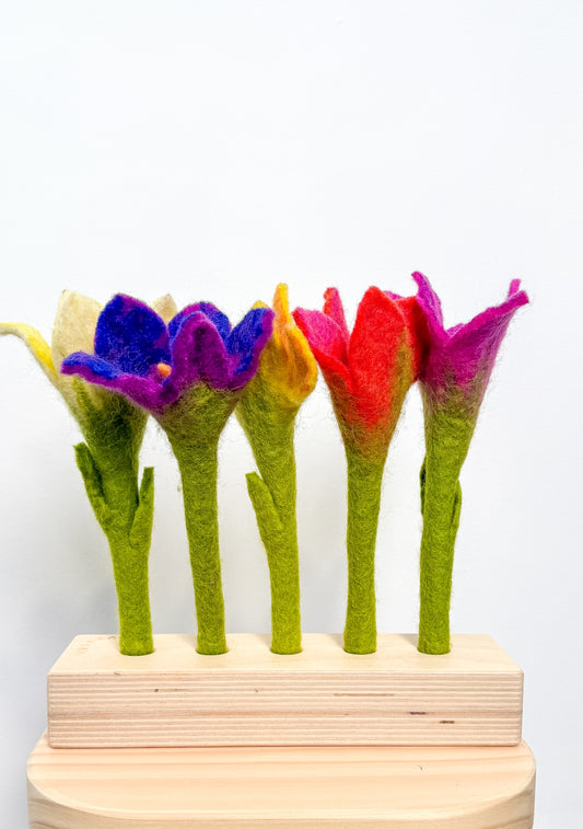 Lovevery Felt Flowers in a Row (From the Helper Play Kit 25-27M)