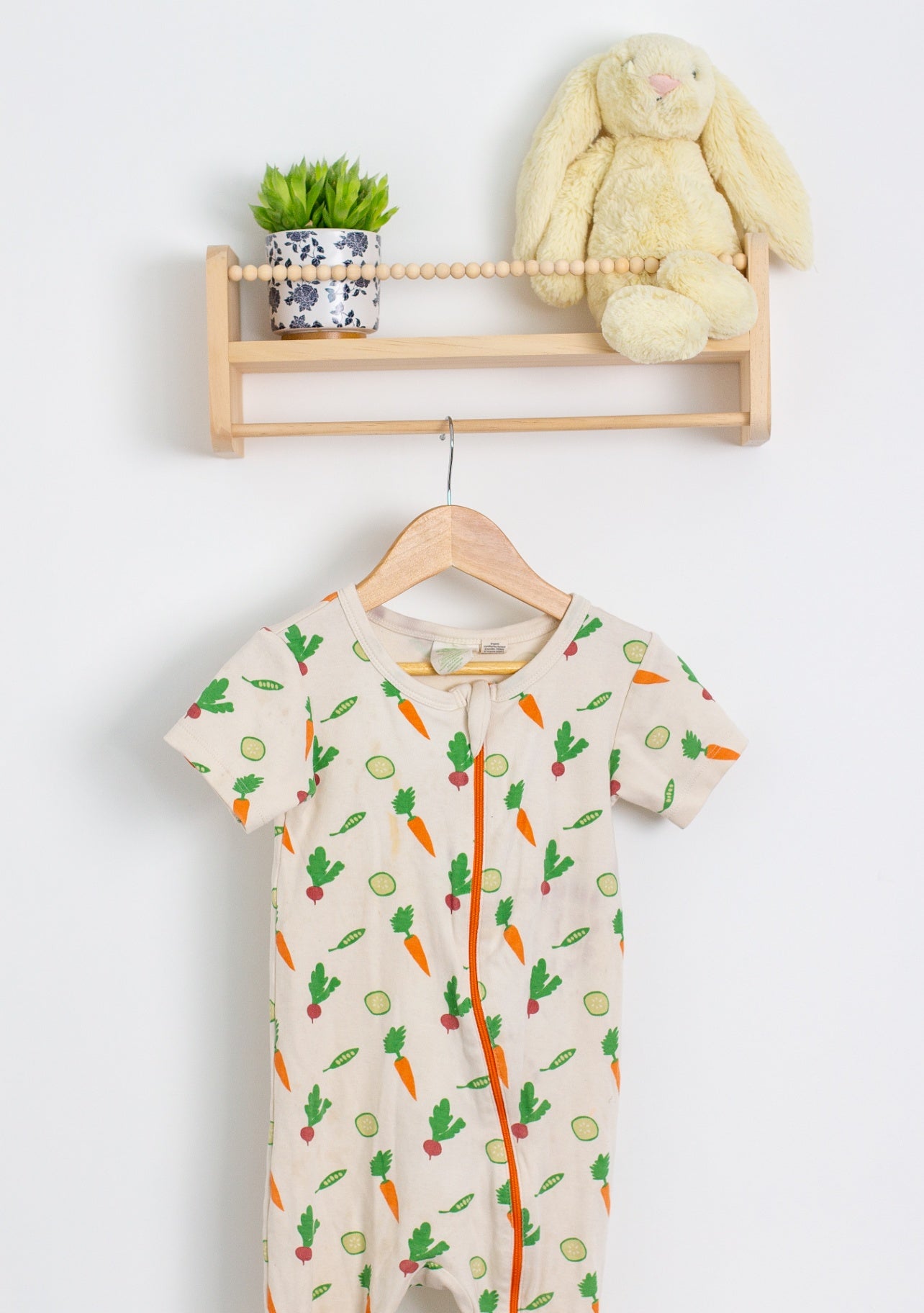Parade Organics 3T Cream with colorful vegetable print Play