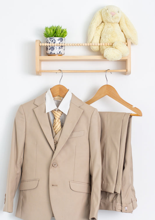 Fouger 8 Beige 3 Piece Suit with Shirt and Tie