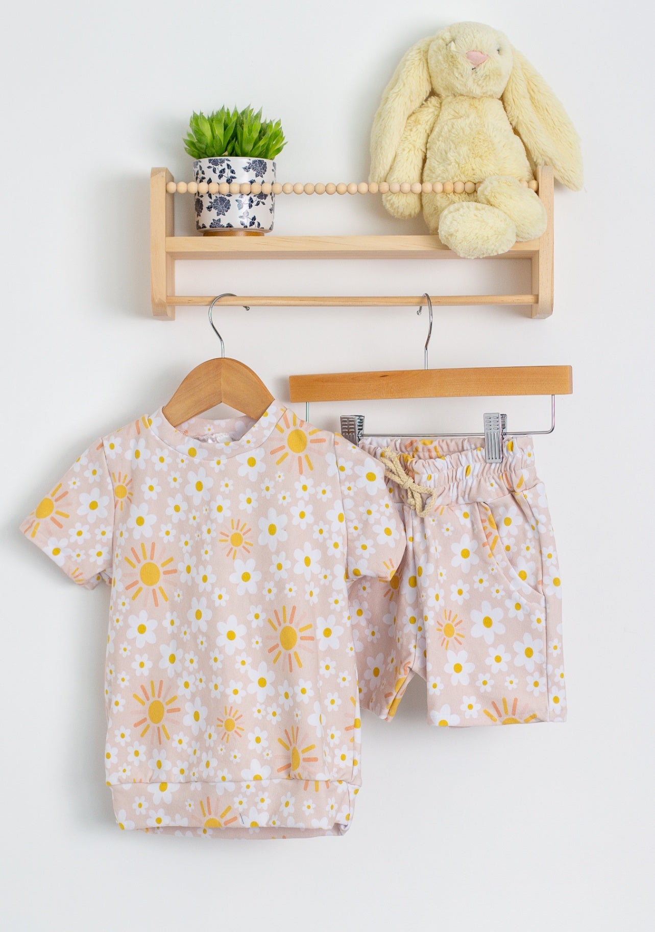 Farmhouse In the City 3T Pink with white and yellow floral pattern Outfit