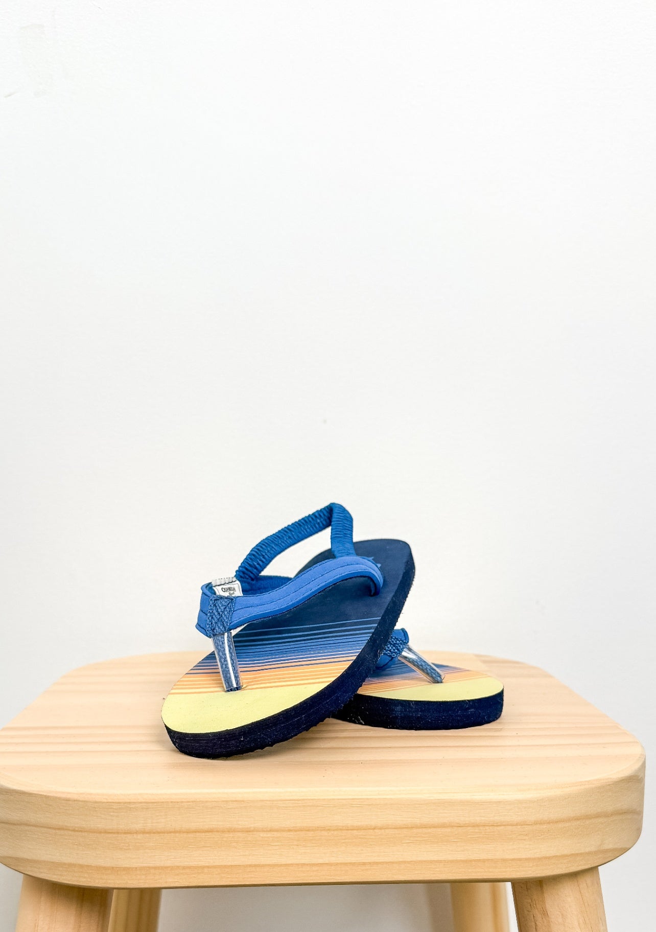 OshKosh 7-8 Blue Sandals