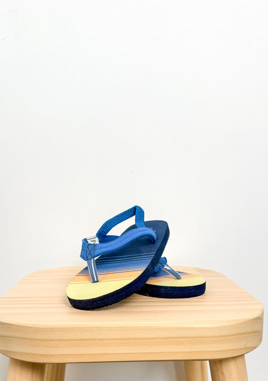 OshKosh 7-8 Blue Sandals