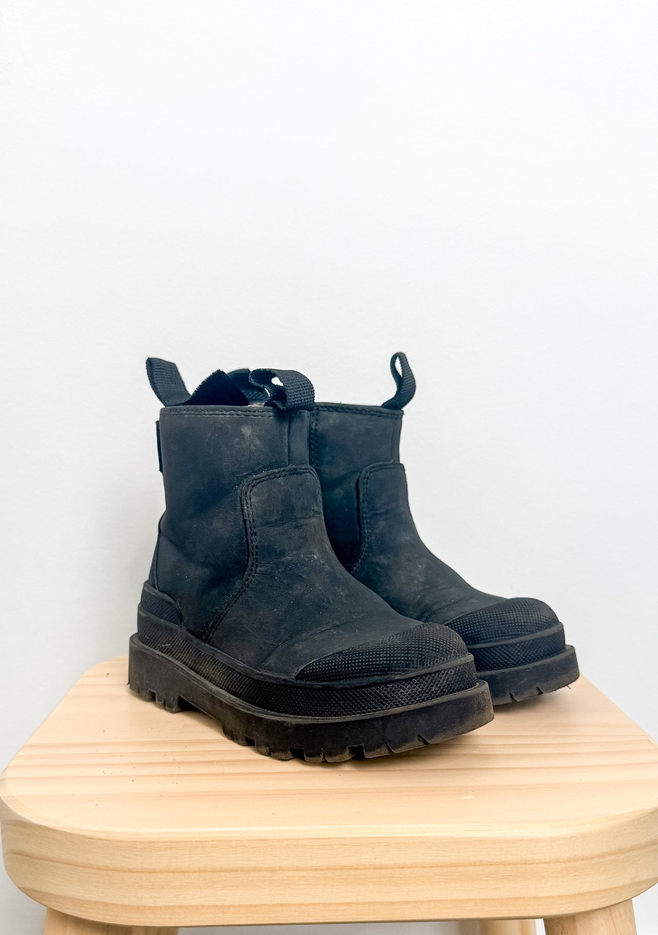 H&M 8.5C Black Waterproof Chelsea Boots
