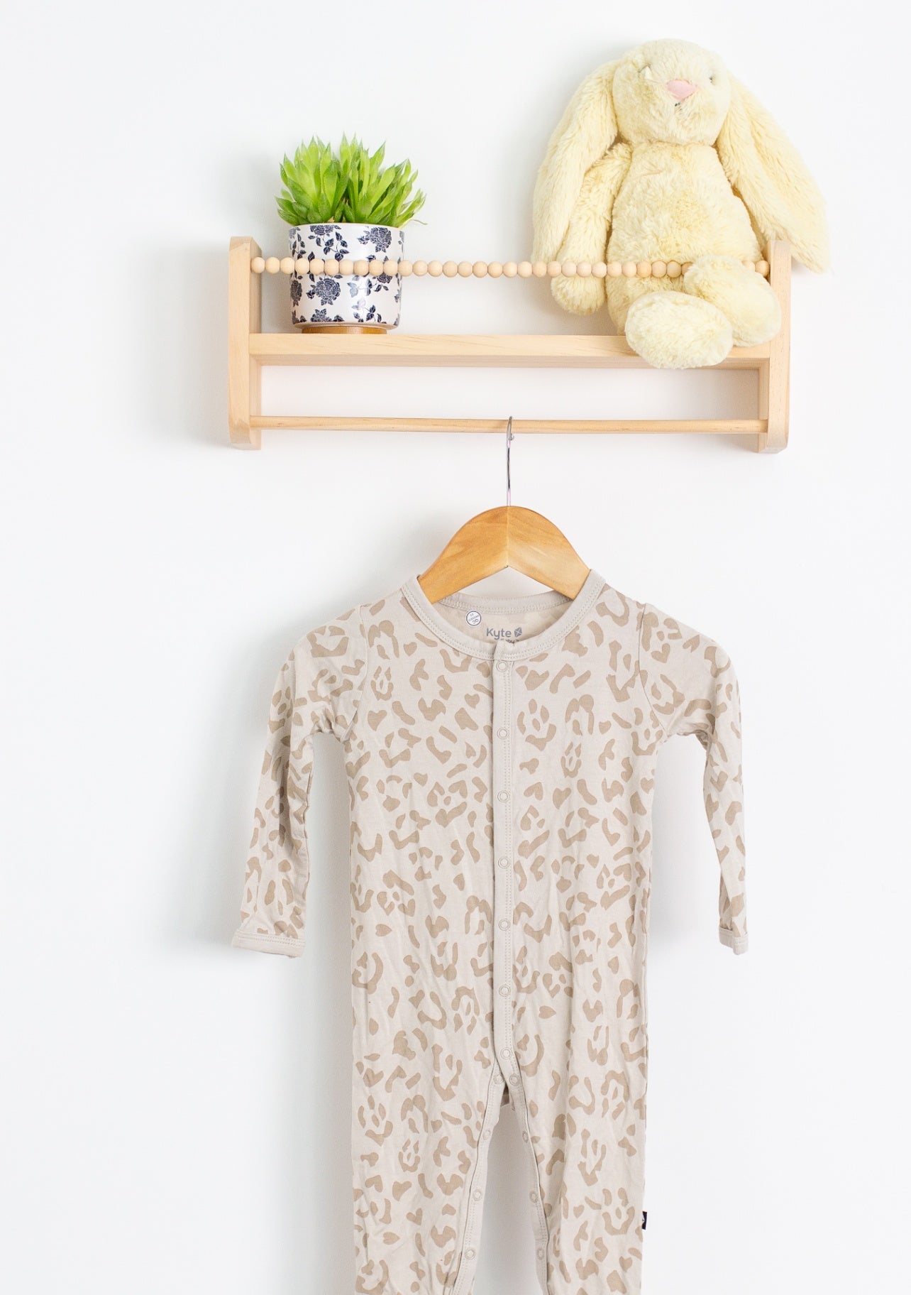 Kyte 12-18M Oat Leopard Snap Romper NWOT
