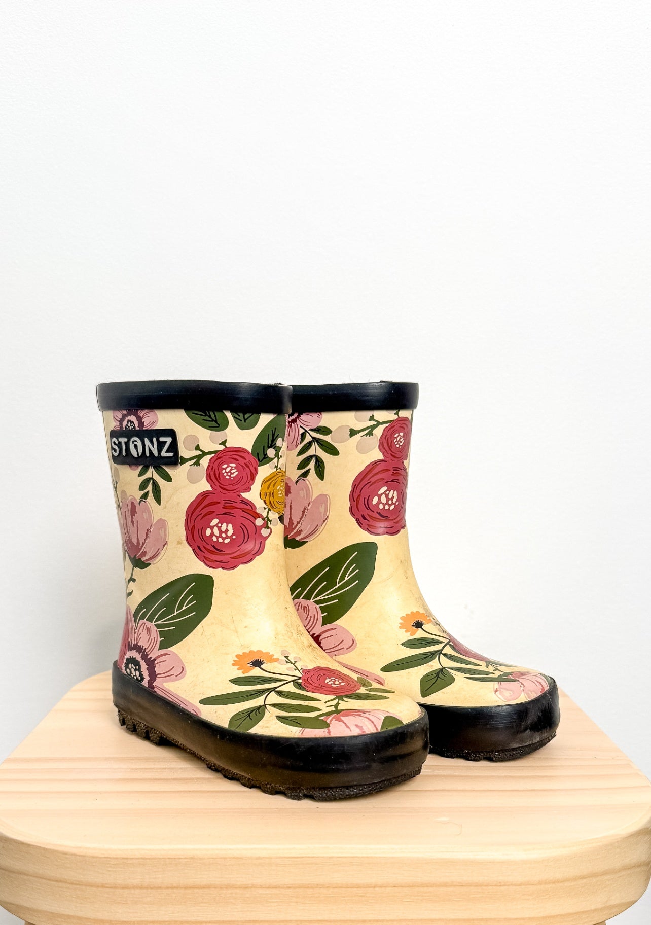 STONZ 5 Littles Rubber Boots Beige with pink, green, yellow, and black floral pattern - Whimsy