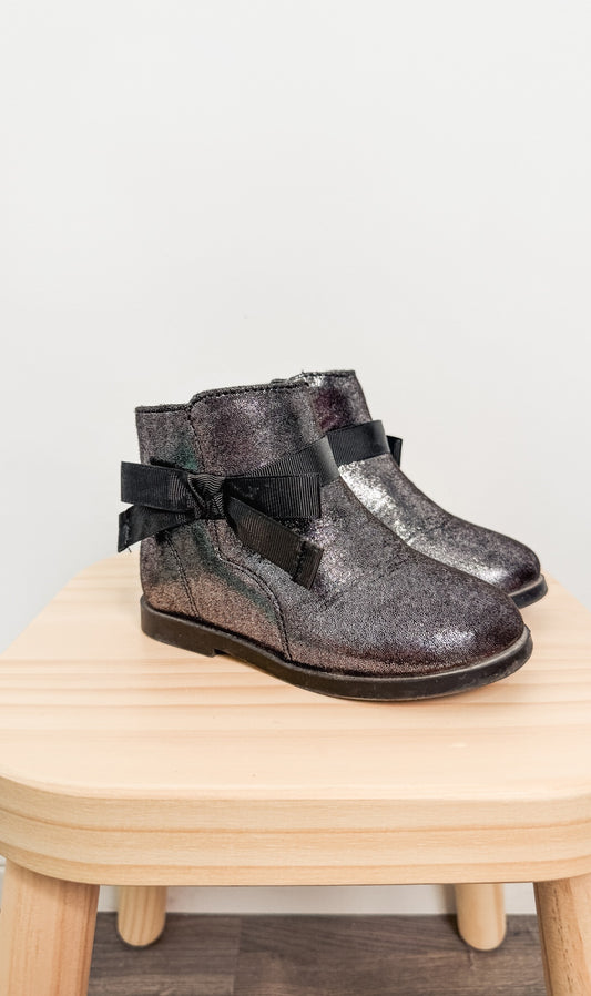 Old Navy 7C Silver/Black Glitter Boots